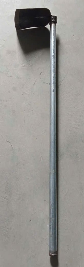 Cuốc cán típ