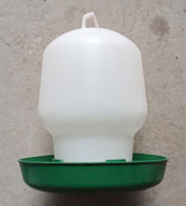 Máng Uống Gà Đế Xanh ( Loại Nhỏ )